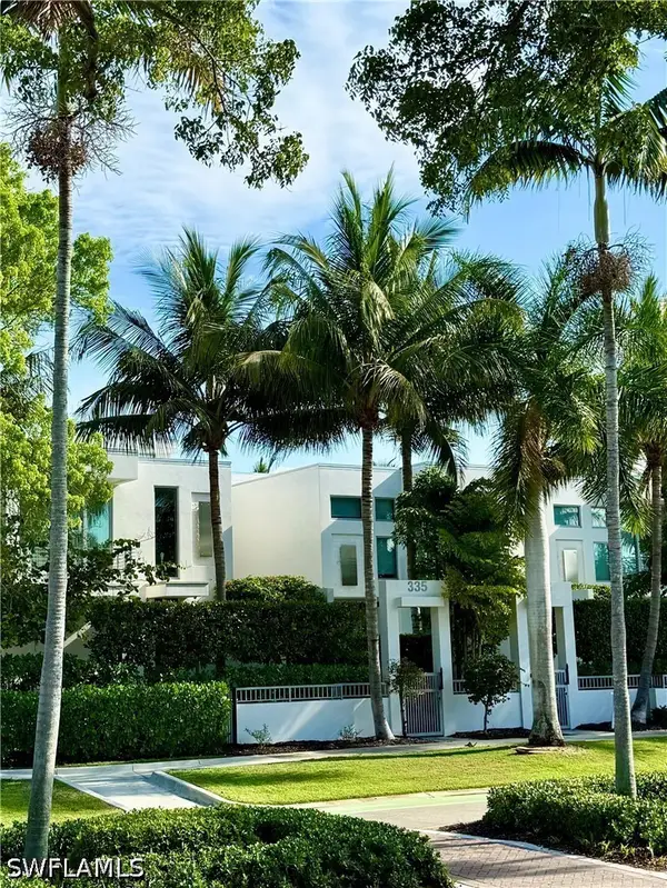 335 Banyan Boulevard #4, Naples, FL 34102