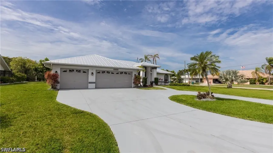 512 SE 33rd Terrace, Cape Coral, FL 33904 - #2