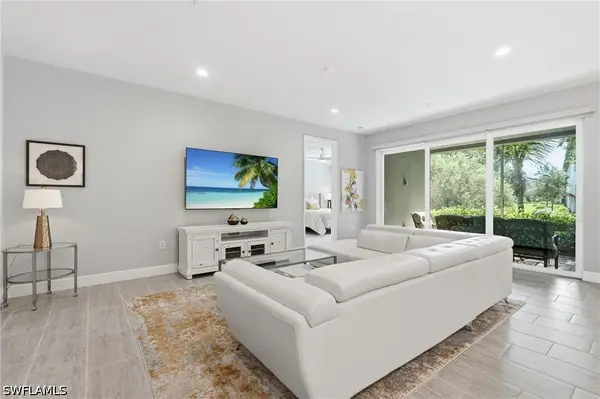 2560 Seychelles Drive #1003, Naples, FL 34112