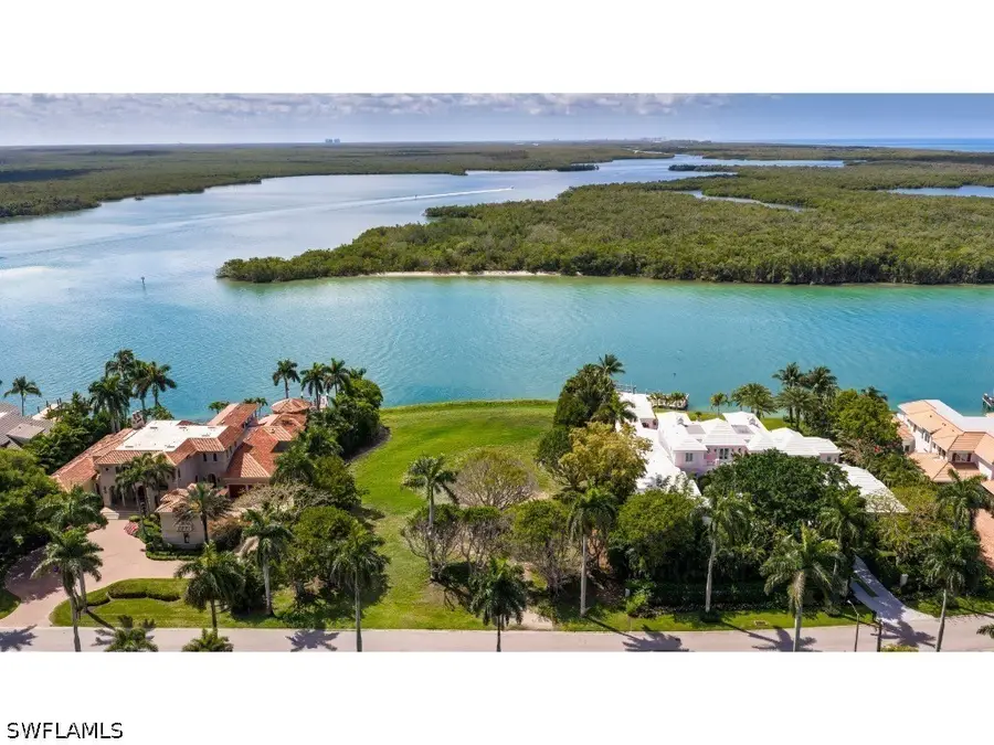 940 Admiralty Parade E, Naples, FL 34102 - #3