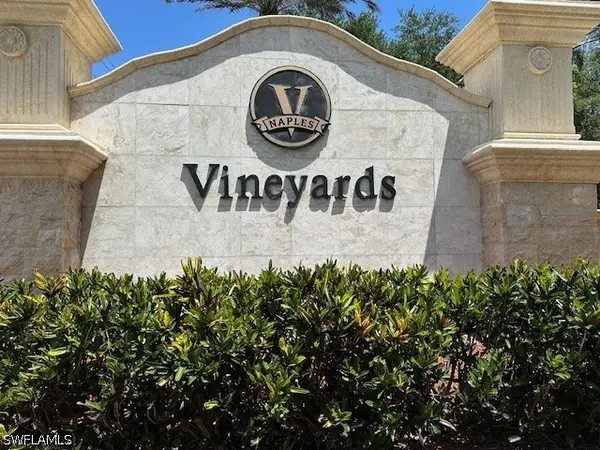 93 Silver Oaks Circle #3-101, Naples, FL 34119