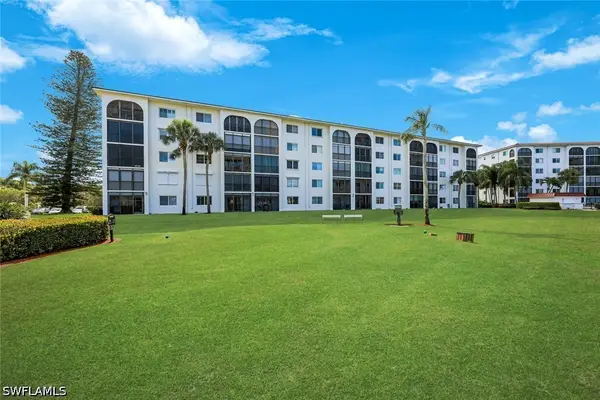 29 High Point Circle E #107, Naples, FL 34103