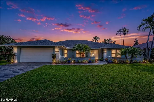 9882 Campbell Circle, Naples, FL 34109