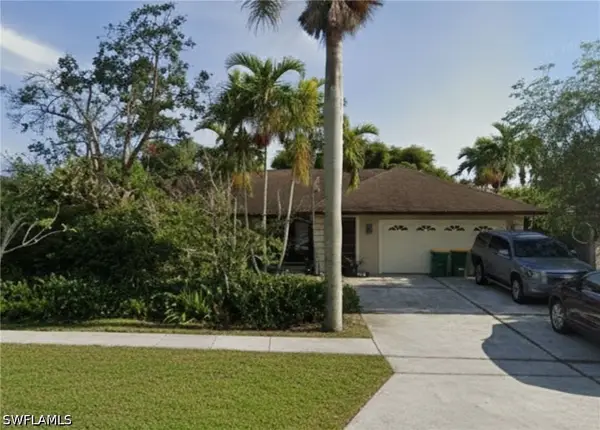 240 Nottingham Drive, Naples, FL 34109