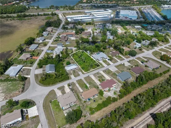 17424/426 Carnegie Cir Circle E, Fort Myers, FL 33967