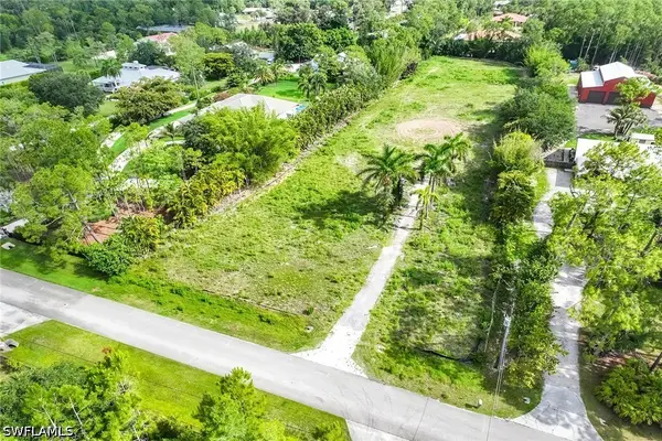 5823 Spanish Oaks Lane, Naples, FL 34119