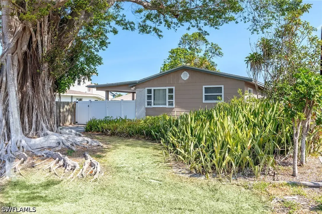 547 101st Avenue N, Naples, FL 34108 - #1