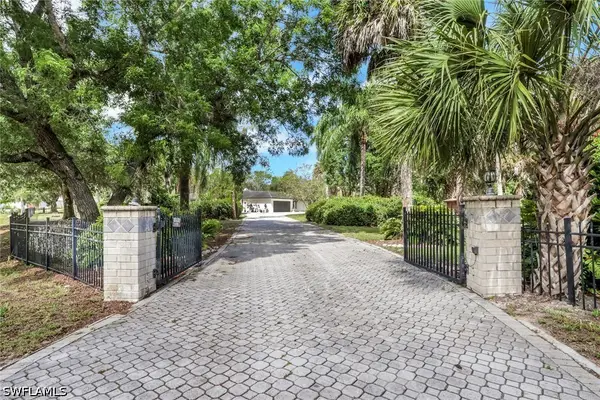 27126 Rue De Paix, Bonita Springs, FL 34135