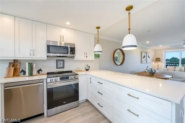 29 High Point Circle E #403, Naples, FL 34103
