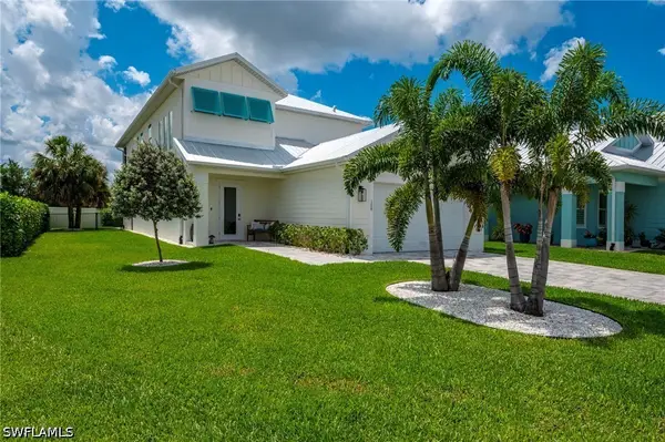 158 Cambria Lane, Naples, FL 34112