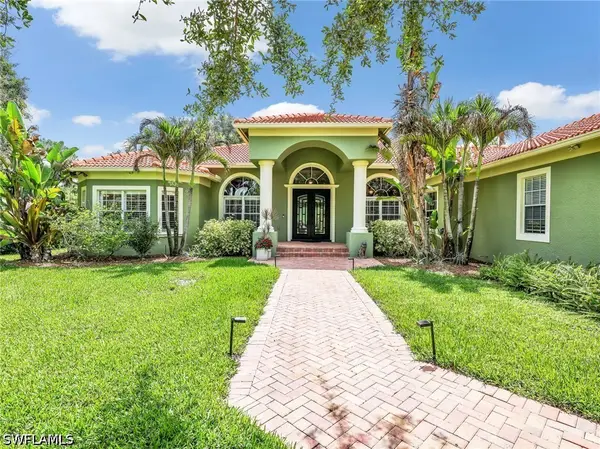 530 13th Street Nw, Naples, FL 34120
