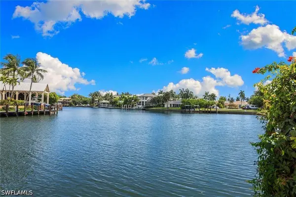 421 21st Avenue S, Naples, FL 34102