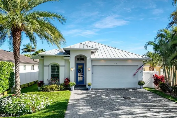 715 102nd Avenue N, Naples, FL 34108