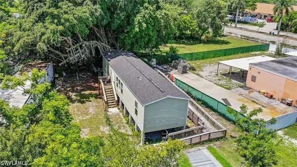 2960 Lunar Street, Naples, FL 34112