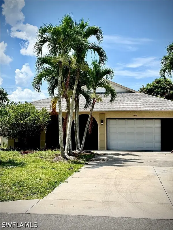 704 106th Avenue N, Naples, FL 34108