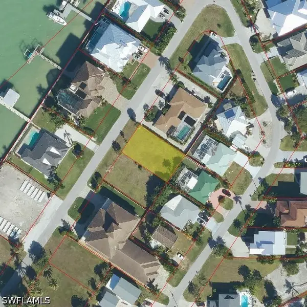 25 Dolphin Circle, Naples, FL 34113