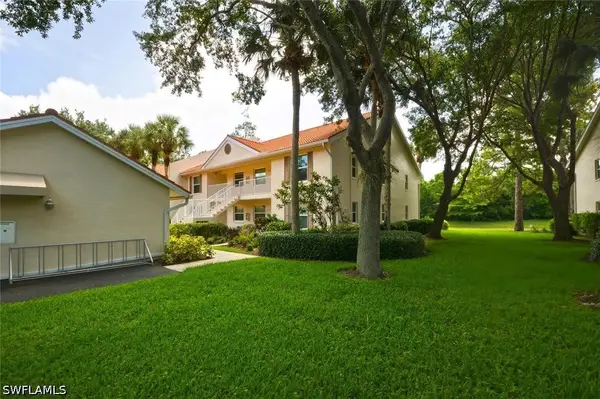 193 Robin Hood Circle #203, Naples, FL 34104