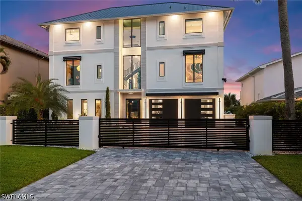 18 Pelican Street E, Naples, FL 34113