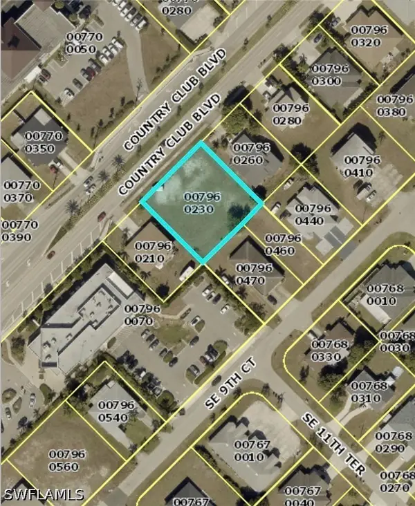 1109 Country Club Boulevard, Cape Coral, FL 33990