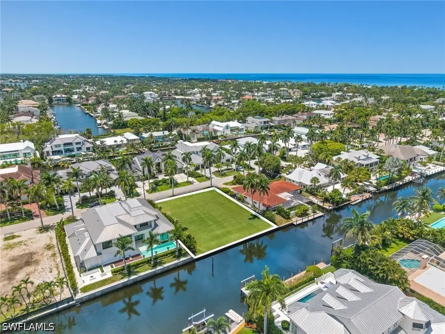 555 17th Avenue S, Naples, FL 34102 - #2