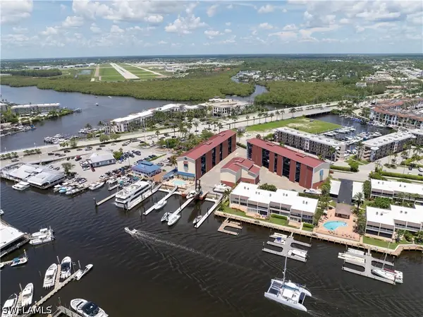 750 River Point A4-4 Drive, Naples, FL 34102