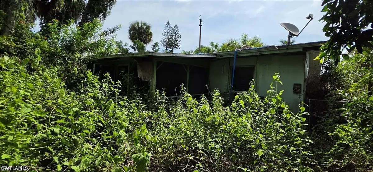186 Crescent Lake Drive, North Fort Myers, FL 33917 - #1