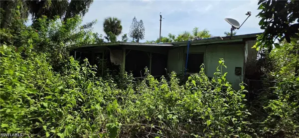 186 Crescent Lake Drive, North Fort Myers, FL 33917