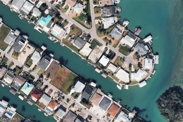 155 Trinidad Street, Naples, FL 34113