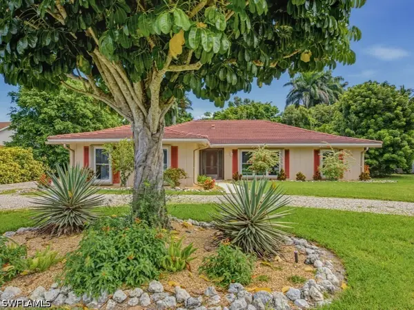 667 Park Shore Drive, Naples, FL 34103