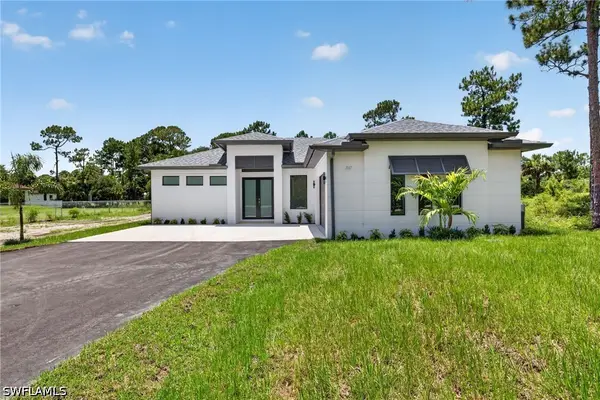 1867 Everglades Boulevard N, Naples, FL 34120
