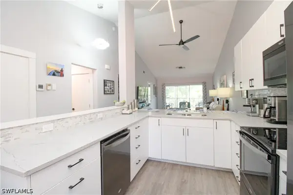 225 Robin Hood Circle #203, Naples, FL 34104