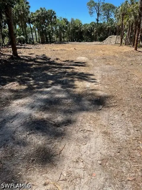 633 11th St Nw, Naples, FL 34120