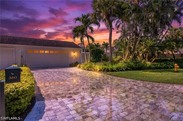 360 Edgemere Way N #25, Naples, FL 34105