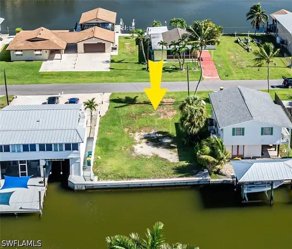 574 Coconut Avenue S, Goodland, FL 34140