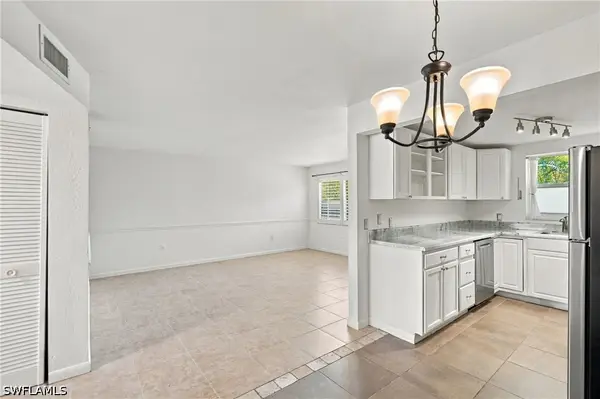 4290 Gulfstream Drive #5, Naples, FL 34112