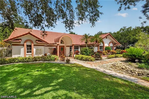 240 Stonegate Court, Naples, FL 34119
