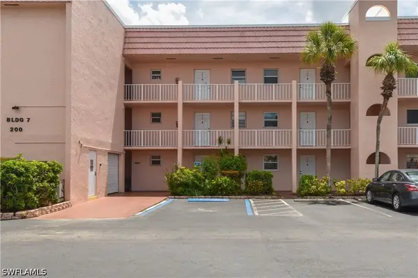 200 Turtle Lake Court #108, Naples, FL 34105