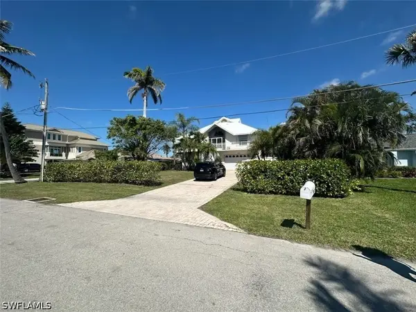 405 Cristobal Street, Naples, FL 34113