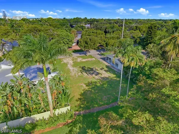 916 13th Street N, Naples, FL 34102