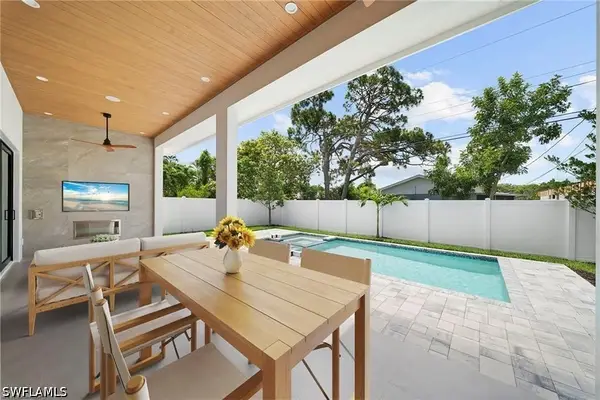638 93rd Avenue N, Naples, FL 34108