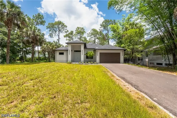1061 20th Avenue Ne, Naples, FL 34120