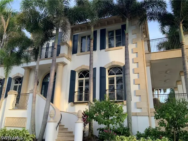 40 5th Avenue S, Naples, FL 34102