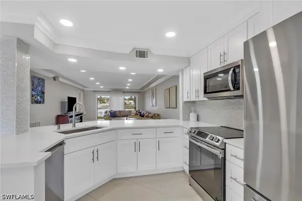 9580 Victoria Lane #104, Naples, FL 34109