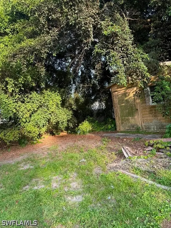 5226 Dixie Drive, Naples, FL 34113