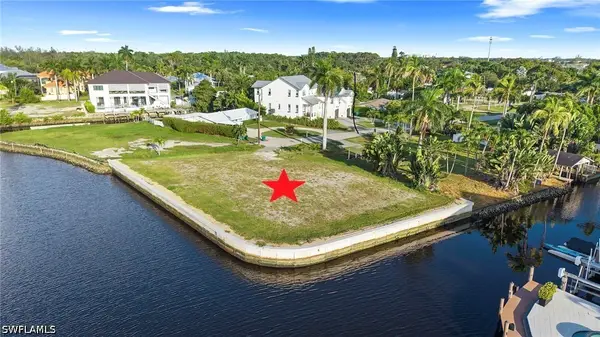 1100 Christopher Court, Naples, FL 34104