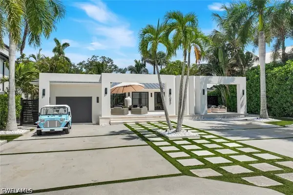 1095 Sandpiper Street, Naples, FL 34102