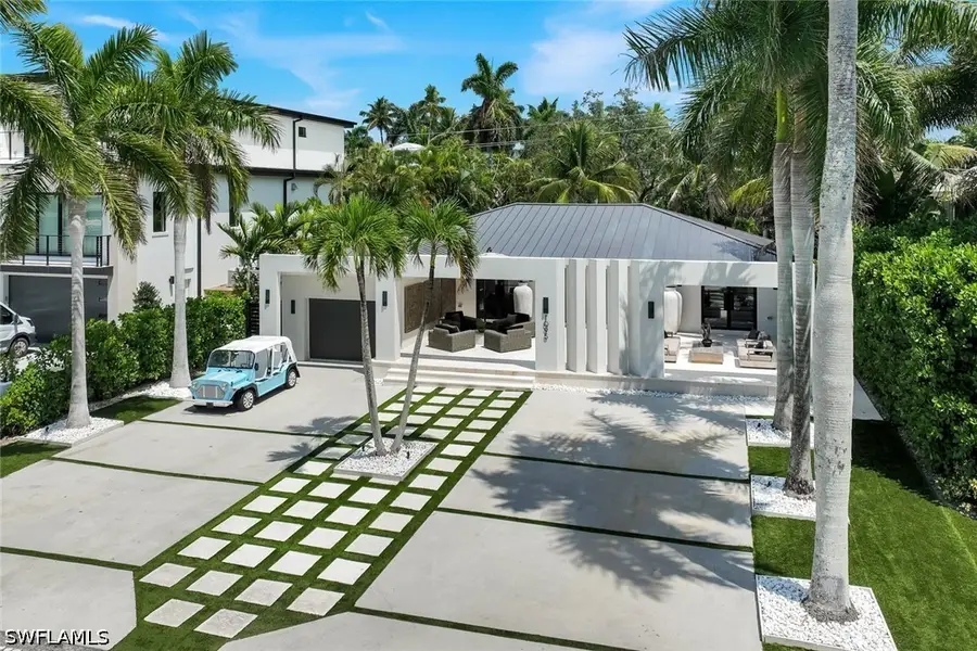 1095 Sandpiper Street, Naples, FL 34102 - #3