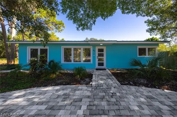 47 River Court, Naples, FL 34110