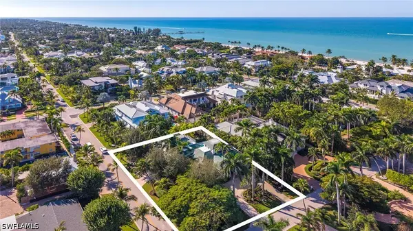 180 7th Avenue S, Naples, FL 34102