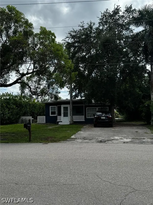 1166 12th Avenue N, Naples, FL 34102